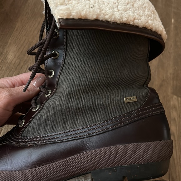 Size 11 Ugg Waterproof Boots - unisex - Picture 9 of 12